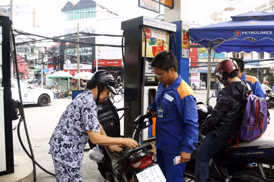 Giá xăng ngày mai có thể tăng lần thứ 2 liên tiếp