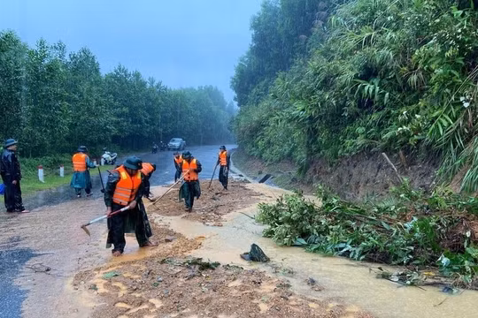 Bão số 10 gây thiệt hại nặng, Bộ Công Thương chỉ đạo khẩn trương khôi phục hệ thống điện