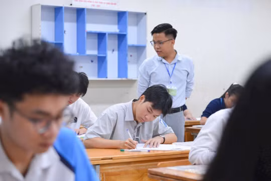 Đề thi tốt nghiệp THPT 2025 môn Vật lý, mã đề 0202