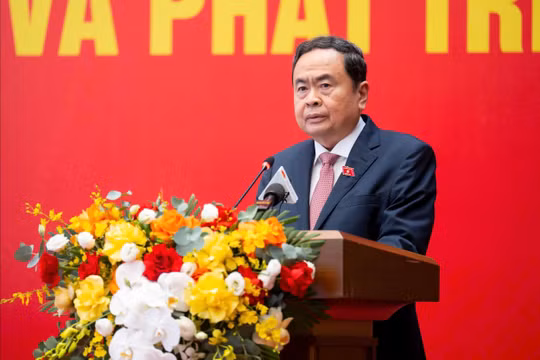 Quốc hội luôn đồng hành cùng dân tộc, quyết định những vấn đề trọng đại của đất nước
