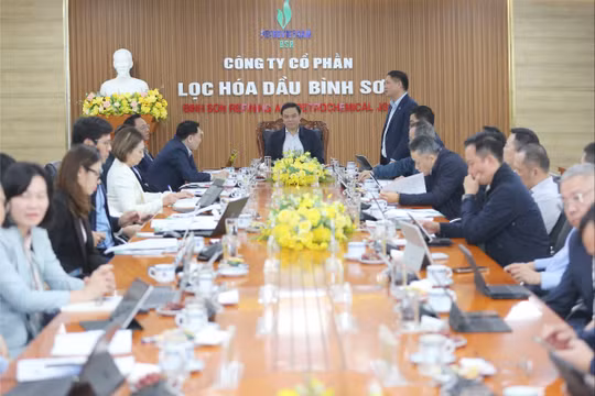 “Đẩy mạnh sản xuất kinh doanh hoàn thành vượt mức chỉ tiêu kế hoạch 2025, bù đắp những thiệt hại mà đất nước đang phải đối mặt do mưa lũ”