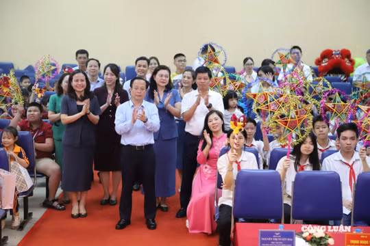 Mùa trăng vẹn tròn với học sinh chuyên biệt Thủ đô