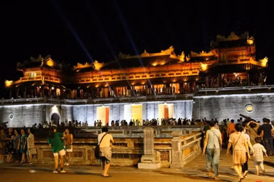 Huế miễn phí vé tham quan Đại Nội về đêm