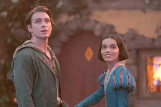 Vừa ra rạp, nhan sắc nàng Bạch Tuyết của nhà Disney đã gây tranh cãi gay gắt