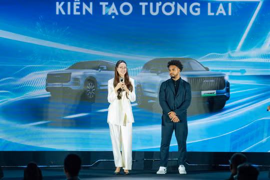 Omoda & Jaecoo công bố đại sứ thương hiệu, bàn giao lô xe J7 đầu tiên tại TP.HCM