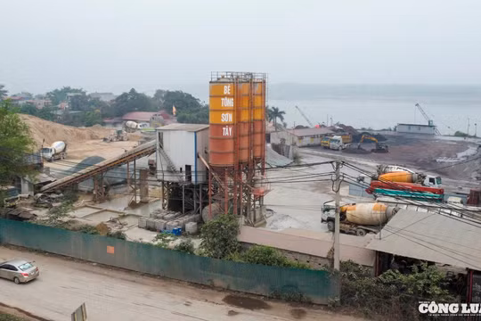 Trạm trộn bê tông Sơn Tây không phép ngang nhiên hoạt động trước yêu cầu tháo dỡ