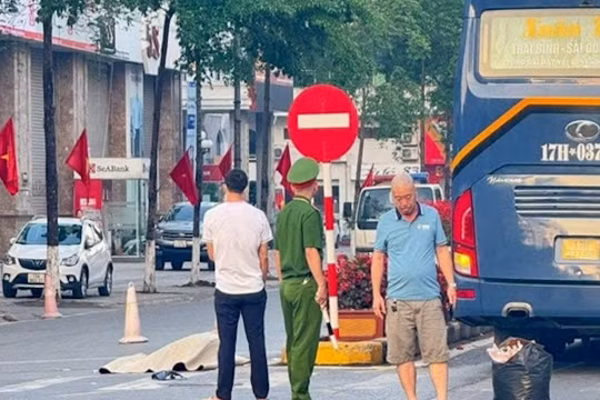 Thái Bình: Xe khách tông xe máy tại ngã tư, một người tử vong