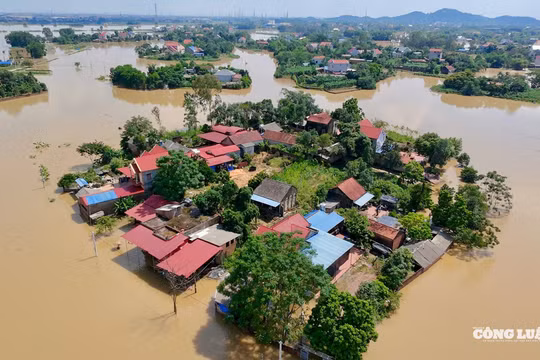 Hà Nội sơ tán gần 8.500 người dân do ngập lụt nghiêm trọng vùng ven sông