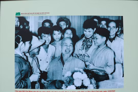 Chiêm ngưỡng 300 hình ảnh quý về Chủ tịch Hồ Chí Minh – Tinh hoa dân tộc, Tầm vóc thời đại