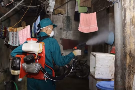 Hà Nội: Gia tăng ca mắc COVID-19, sốt xuất huyết