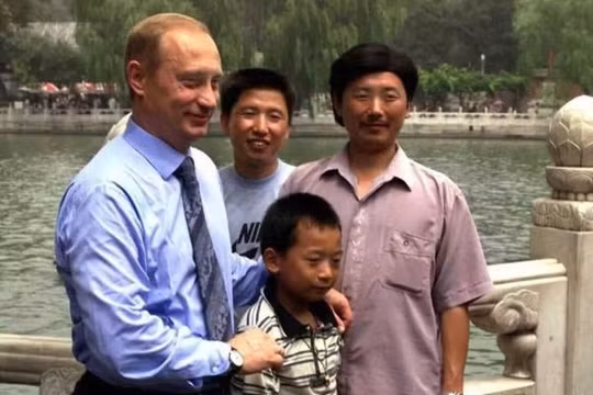 Gặp lại cậu bé Trung Quốc được ông Putin hôn trán sau 25 năm
