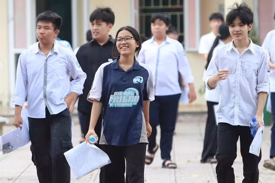 Hoàn thành môn Ngữ văn, thí sinh Hà Nội đánh giá đề thi gần gũi, vừa sức