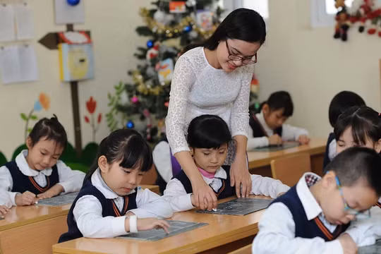 Đề xuất xếp lại bảng lương nhà giáo: Hướng đến chế độ đãi ngộ xứng tầm với nghề trồng người