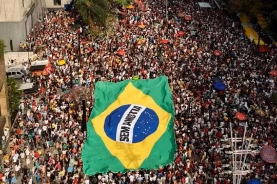 Biển người biểu tình phản đối nỗ lực ân xá cựu Tổng thống Brazil