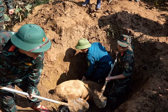 Lào Cai: Phát hiện và tiêu hủy thành công quả bom nặng 340 kg