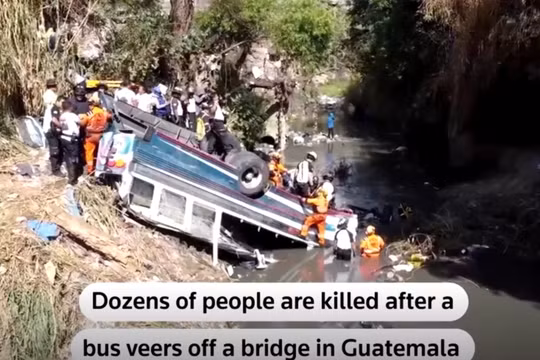 Ít nhất 50 người chết ở Guatemala sau khi xe buýt lao khỏi cầu