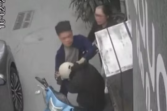 TP Hà Nội yêu cầu báo cáo vụ việc tài xế ôtô hành hung nam shipper trước ngày 21/2
