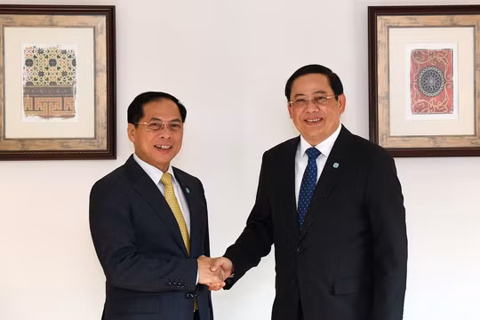 Việt Nam - Lào: Tạo chuyển biến mới trong hợp tác kinh tế, văn hóa, giáo dục, y tế và khoa học kỹ thuật