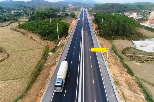 Quyết tâm đạt mục tiêu tăng trưởng 8% trở lên và thông toàn tuyến cao tốc từ Cao Bằng tới Cà Mau trong năm 2025