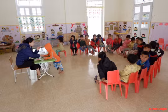 Tà Cóm – Nơi con chữ nảy mầm từ sỏi đá Bài 1: Con chữ chớm nở giữa đại ngàn