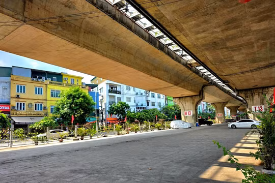 Hà Nội: Giải tỏa các bãi xe dưới gầm cầu Vĩnh Tuy, trả lại không gian thoáng đãng
