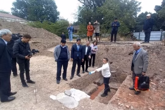 Phát hiện thêm những dấu tích mới về không gian điện Kính Thiên