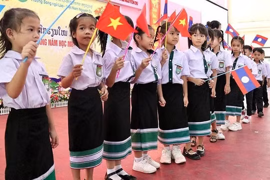 Giáo dục vùng biên: Sợi dây nối dài tình đoàn kết Việt – Lào