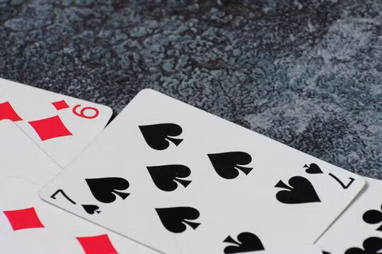 Tổng thống Donald Trump 'chơi bài poker' với lệnh tạm dừng áp thuế trong 90 ngày khi ông 'chờ xem ai sẽ úp bài’