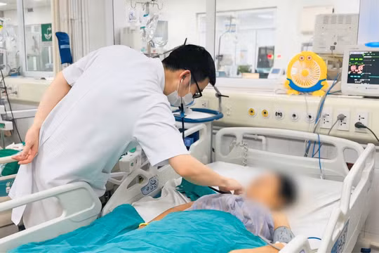 Tiêm khớp tại phòng khám tư, bệnh nhân nữ bị sốc nhiễm khuẩn nặng