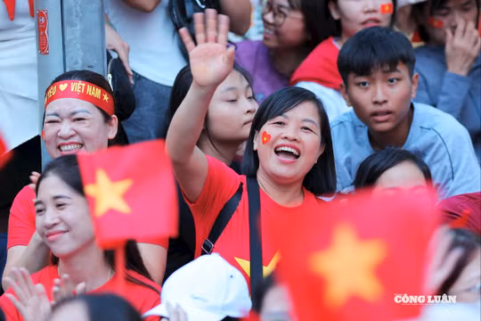 Rạng rỡ niềm tự hào dân tộc trong mỗi người dân khi chờ đón buổi tổng duyệt diễu binh, diễu hành
