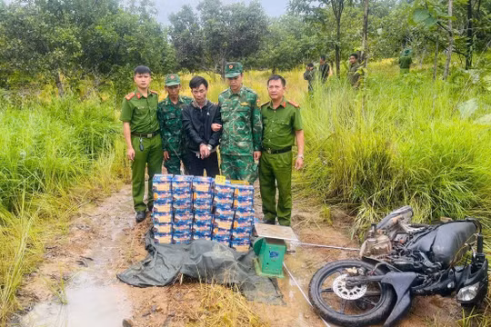 Gia Lai: Bắt giữ đối tượng vận chuyển 200 kg pháo nổ từ Campuchia về bán kiếm lời