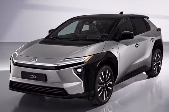 SUV điện Toyota bZ4X 2025 giá quy đổi khoảng 1,2 tỷ đồng