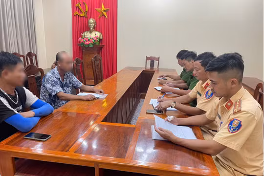 Phạt 20,7 triệu đồng chủ phà hoạt động giữa bão số 10