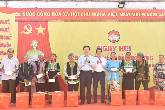 Phó Thủ tướng Mai Văn Chính dự ngày hội đại đoàn kết toàn dân tộc tại xã Bắc Khánh Vĩnh,  Khánh Hòa