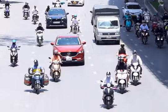 Nắng nóng ngột ngạt khắp miền Bắc và Trung Bộ