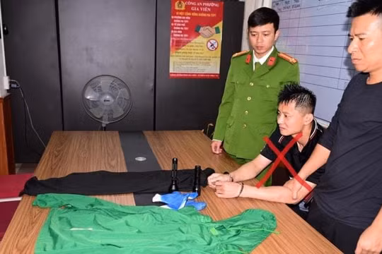 Bắt giữ đối tượng người nước ngoài đập hàng loạt kính ô tô để trộm cắp tài sản