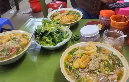 Khách đề nghị quán bún riêu '1,2 triệu đồng' được bán trở lại sau lời xin lỗi