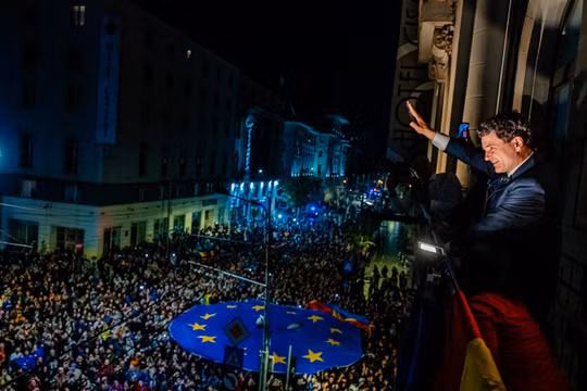 Ông Nicusor Dan đắc cử Tổng thống Romania