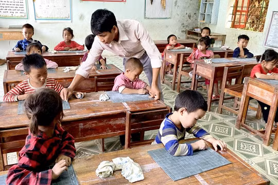 “Hệ số lương đặc thù”: Đãi ngộ xứng đáng với vai trò, vị thế và trách nhiệm của nhà giáo