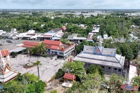 Cần Thơ: Độc đáo ngôi chùa ốp từ chén đĩa vỡ và báu vật của Công tử Bạc Liêu