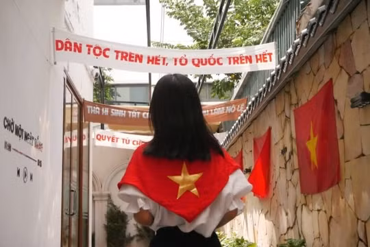 Thị trường rộn ràng sản phẩm sáng tạo chào mừng Quốc khánh 2/9