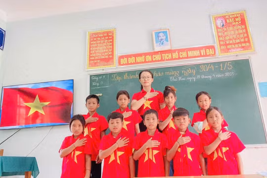 Cô giáo gieo chữ nơi đại ngàn: 'Nếu tôi không ở đây, những đứa trẻ sẽ ra sao?'