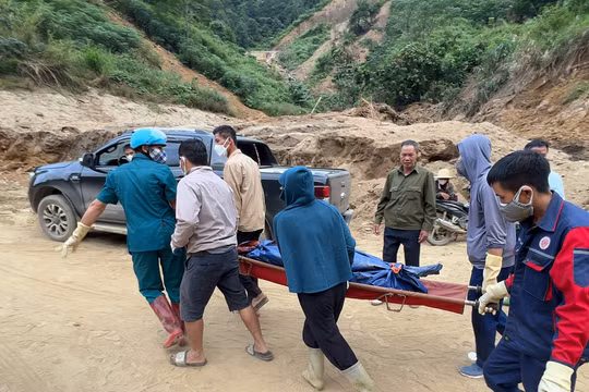 Lào Cai: Đã tìm thấy thi thể cuối cùng trong vụ xe bán tải bị sạt lở đất đá làm 3 người tử vong