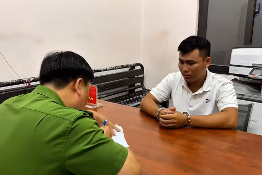 TP.HCM: Công an bắt được 2 kẻ cướp tiệm vàng ở Hóc Môn