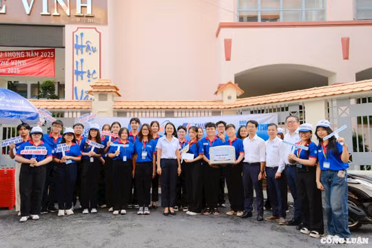 TP HCM thăm, động viên chiến sĩ 'Tiếp sức mùa thi'