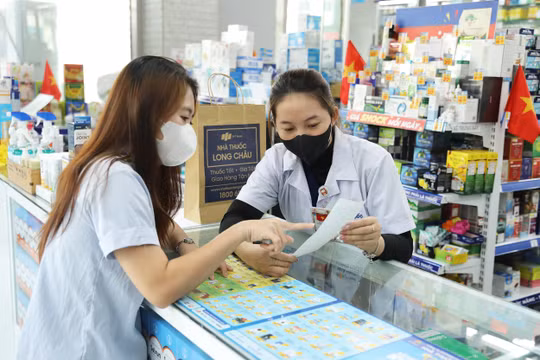 Một dòng chữ nhỏ trên hóa đơn nhà thuốc Long Châu – Lời cam kết về sức khỏe và niềm tin