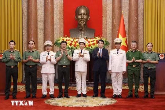 Trao quyết định thăng cấp bậc hàm Thượng tướng cho lãnh đạo Bộ Công an