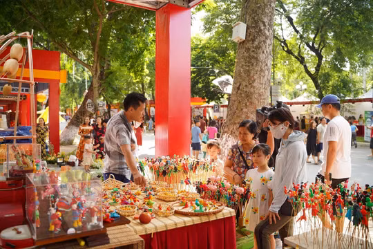 Hà Nội rực rỡ sắc màu di sản tại Lễ hội Quà tặng Du lịch 2025