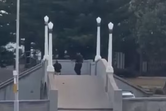 Hai hung thủ xả súng hàng loạt ở Úc là cha con, video cho thấy sự nghiêm trọng của vụ việc