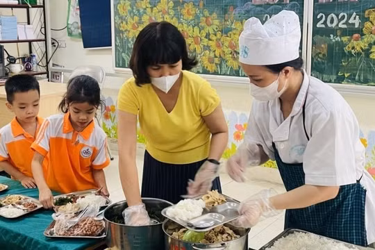 Trình Chính phủ Nghị định về miễn, giảm học phí và hỗ trợ bữa trưa cho học sinh biên giới trong tháng 8/2025